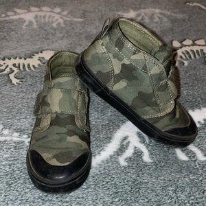 🌲Size 8 Camo Shoes🌲